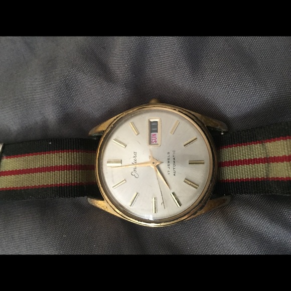 Endura vintage watch still runs this one is nice - Picture 3 of 7